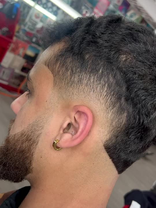 Curly taper from the side